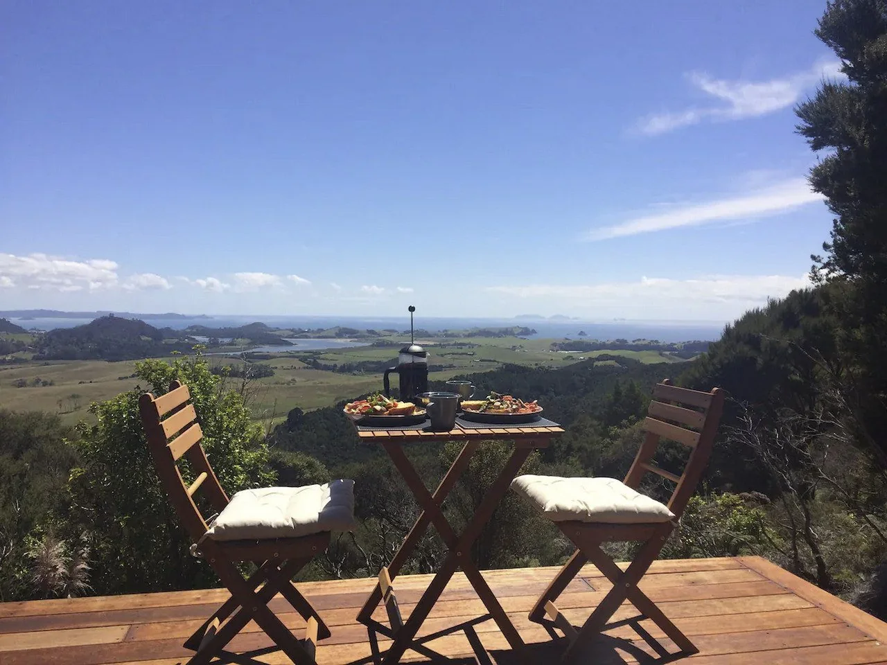 Terrasse mit weitem Blick über die Landschaft
